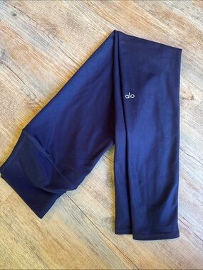 ALO Yoga Black Leggings with Subtle Logo